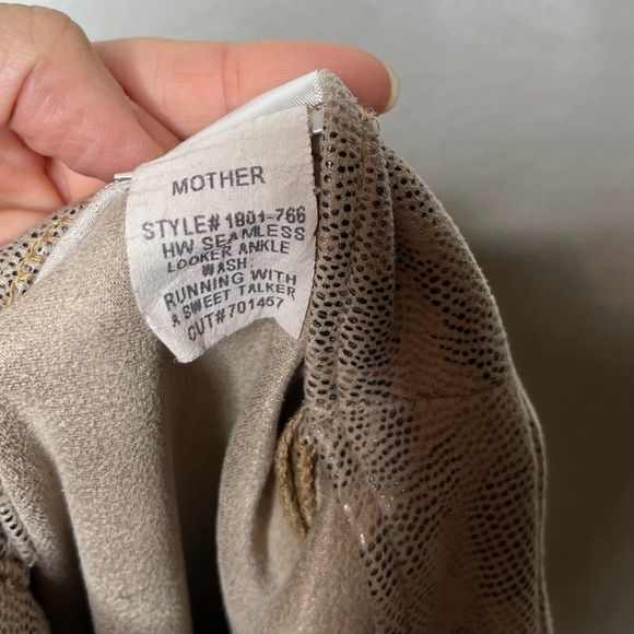 MOTHER Seamless Animal Print Looker Ankle Pants in Running With A Sweet talker - Picture 11 of 12